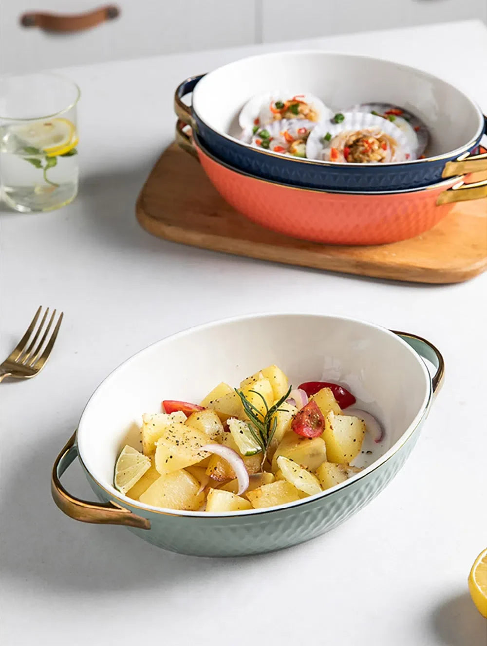 Travessa de Cerâmica Francesa com Alças Douradas - Utensílio de Cozinha Elegante