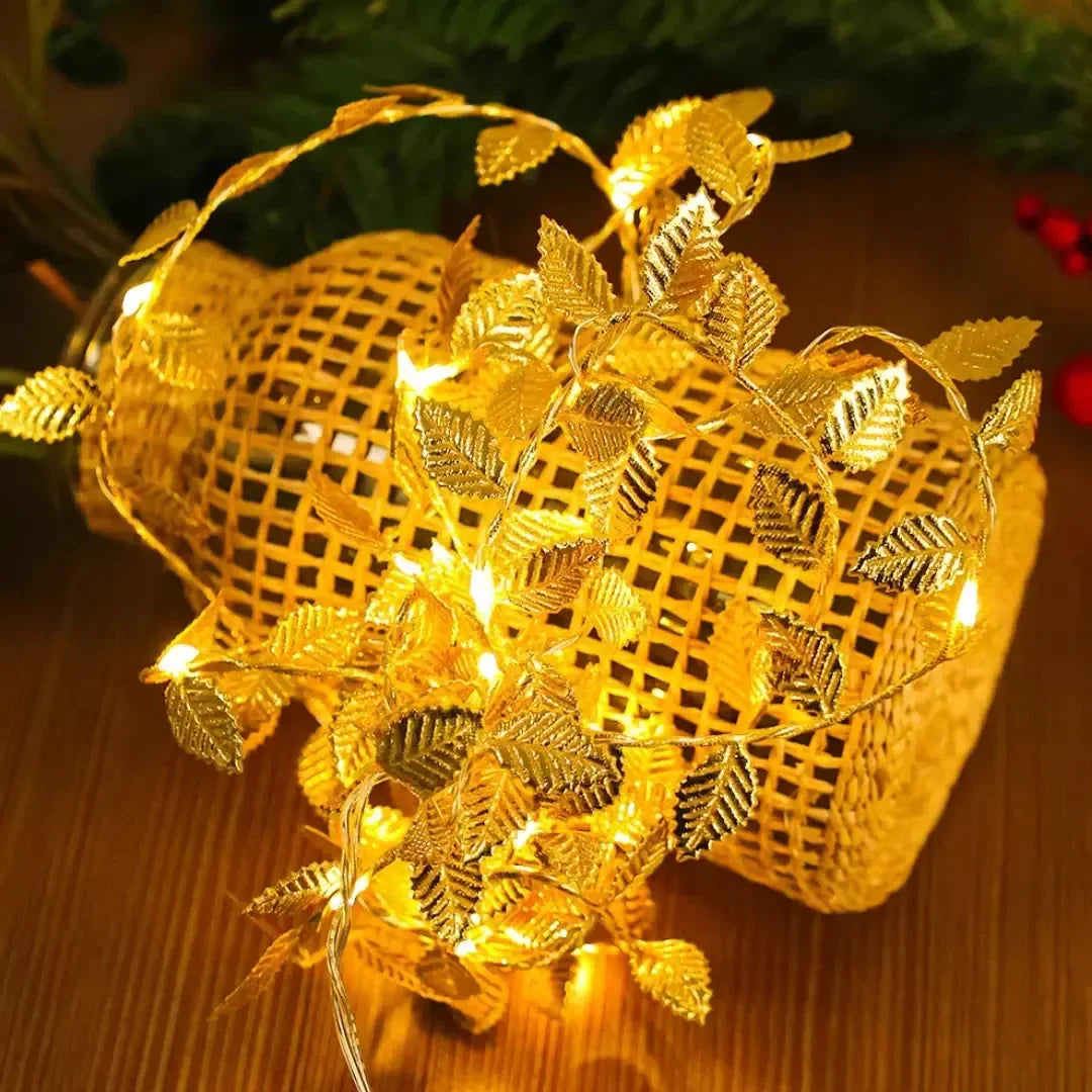 Trepadeira Artificial com Folhas Douradas e Iluminação LED - Decoração de Interiores