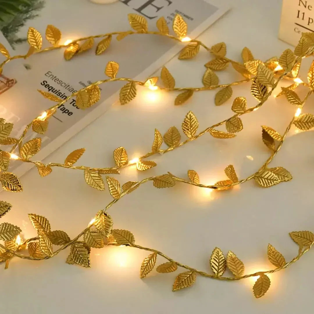 Trepadeira Artificial com Folhas Douradas e Iluminação LED - Decoração de Interiores