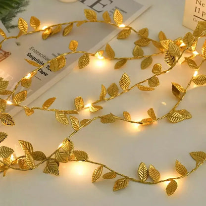 Trepadeira Artificial com Folhas Douradas e Iluminação LED - Decoração de Interiores