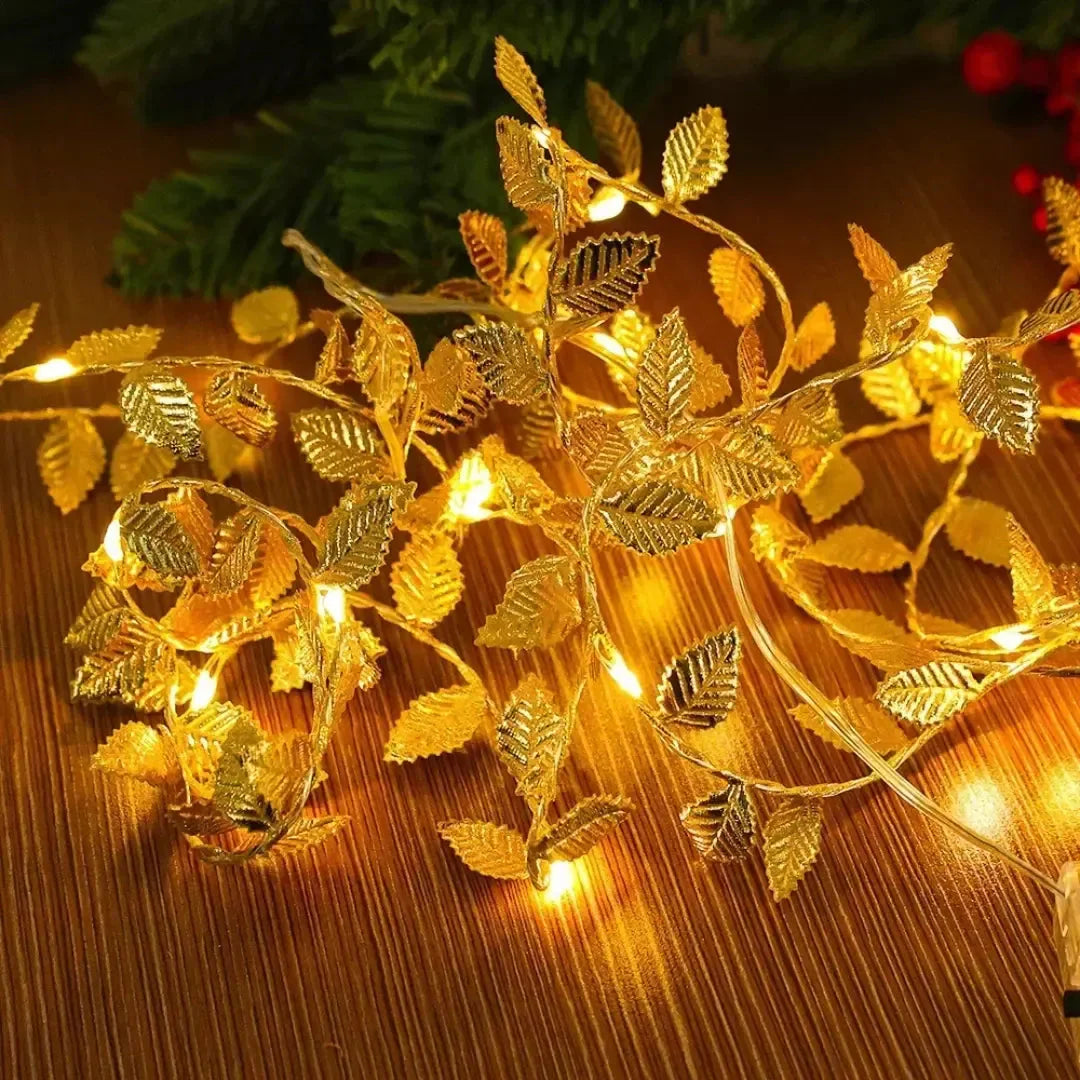 Trepadeira Artificial com Folhas Douradas e Iluminação LED - Decoração de Interiores