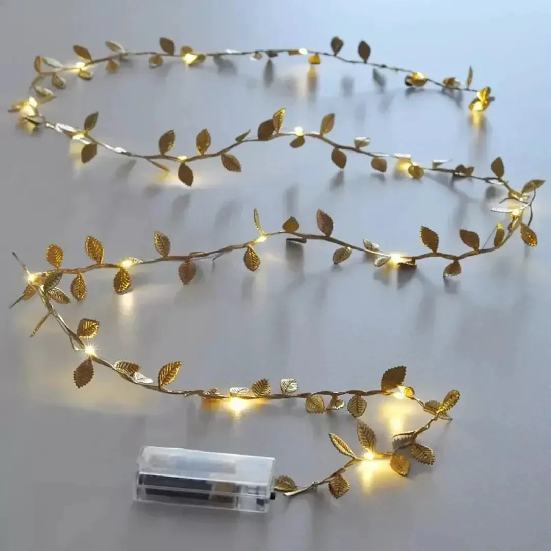 Trepadeira Artificial com Folhas Douradas e Iluminação LED - Decoração de Interiores