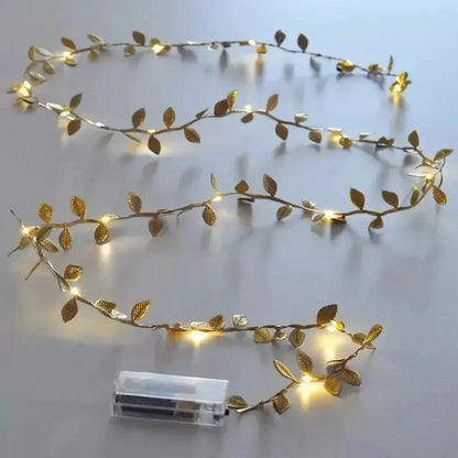 Trepadeira Artificial com Folhas Douradas e Iluminação LED - Decoração de Interiores