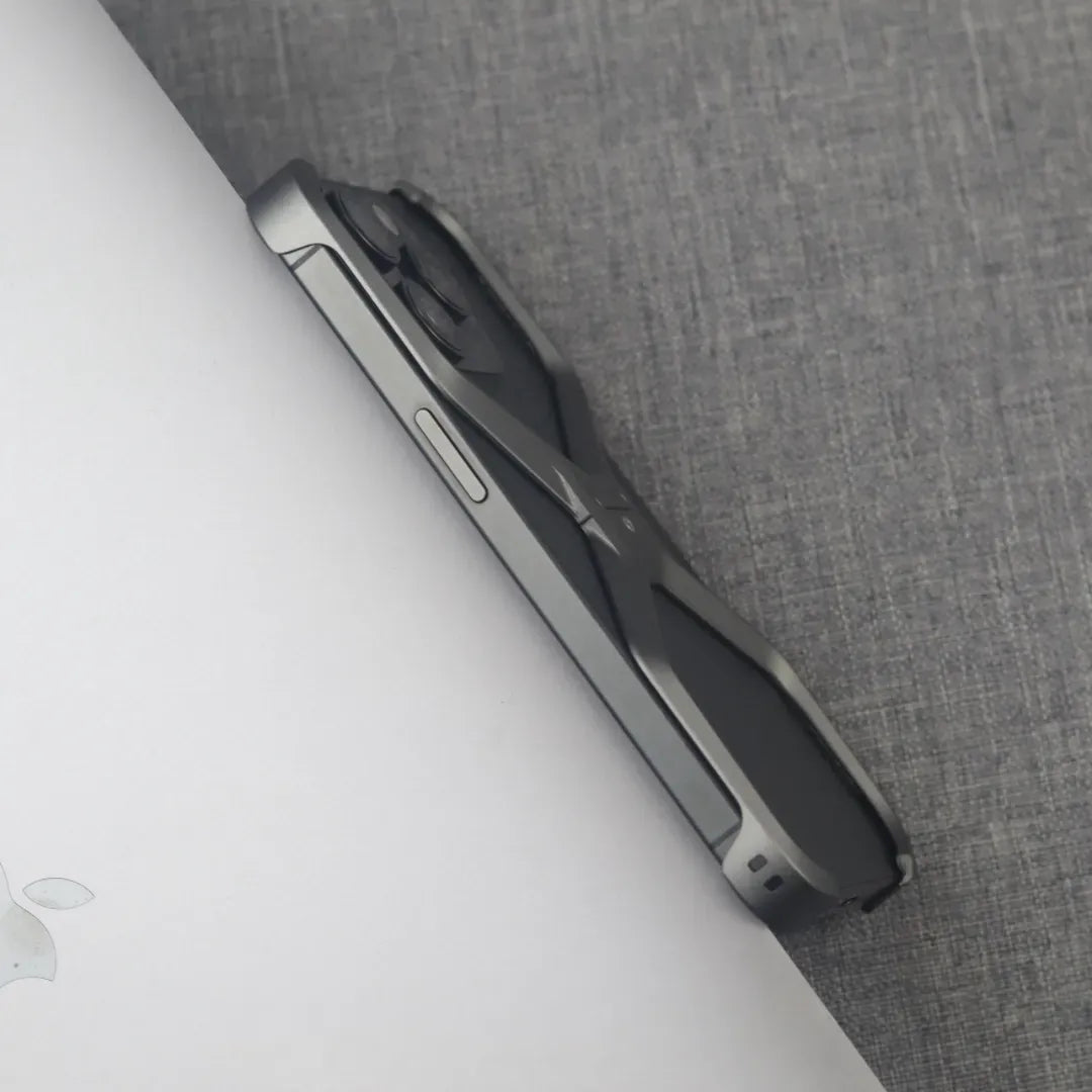 Capa para iPhone em Alumínio Reforçado - Proteção Durável e Estilo Moderno