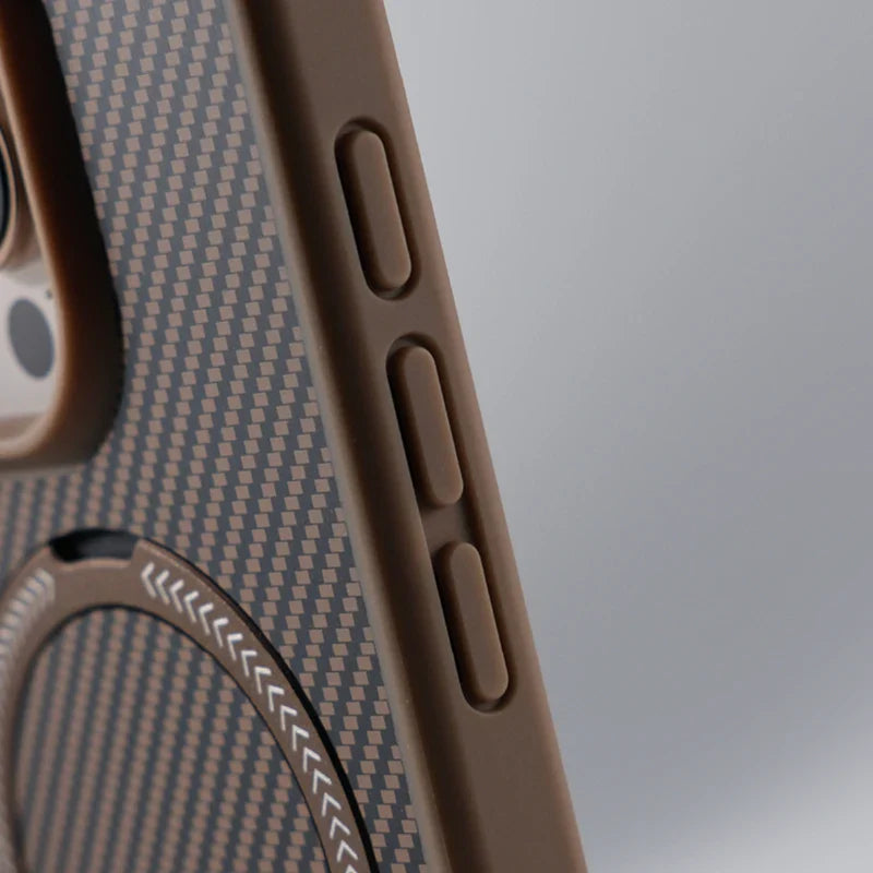 Capa para iPhone em Fibra de Carbono Anti-Impacto com Suporte para Carregamento MagSafe
