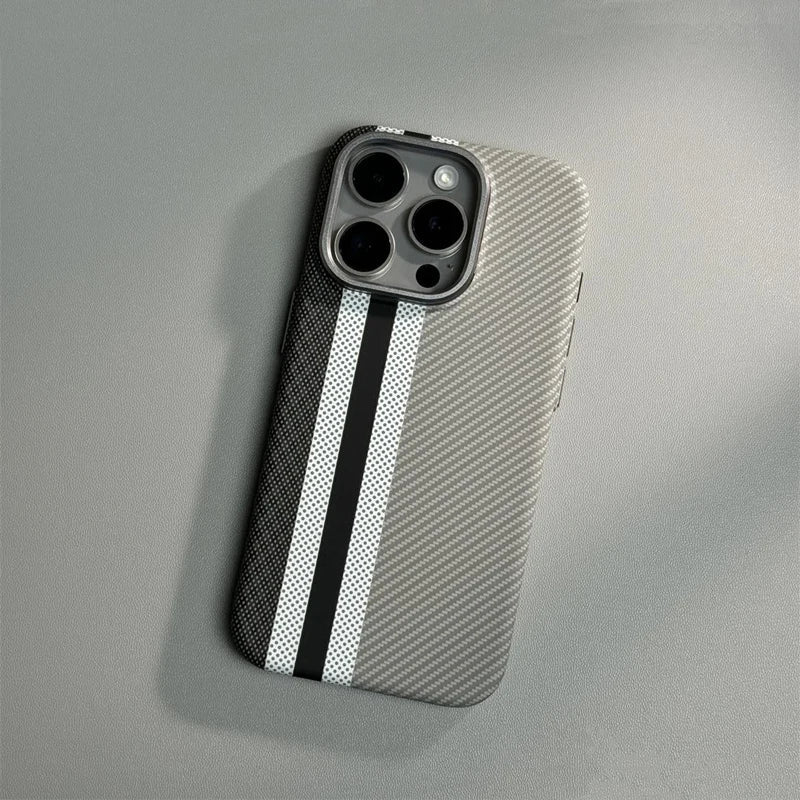 Capinha de Fibra de Carbono para iPhone com Suporte a Carregamento MagSafe