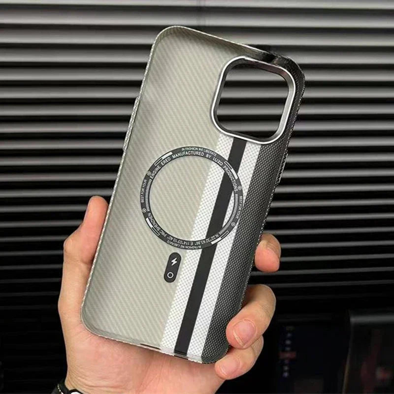 Capinha de Fibra de Carbono para iPhone com Suporte a Carregamento MagSafe