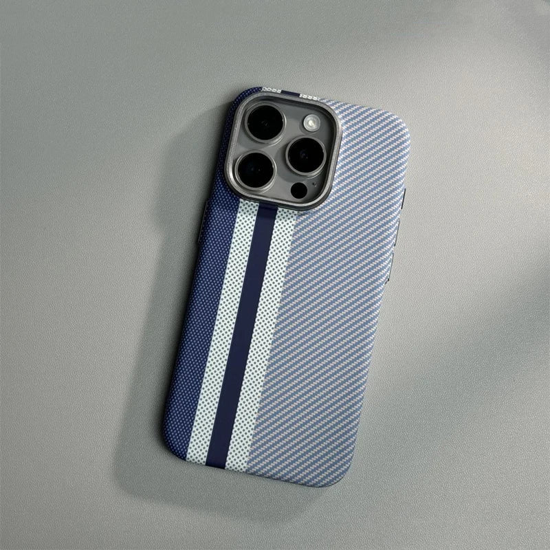Capinha de Fibra de Carbono para iPhone com Suporte a Carregamento MagSafe