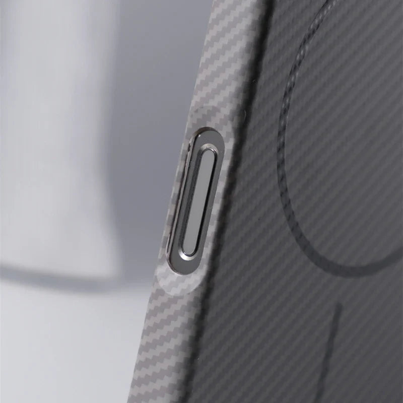 Capinha iPhone Fibra de Carbono Texturizada com Carregamento MagSafe