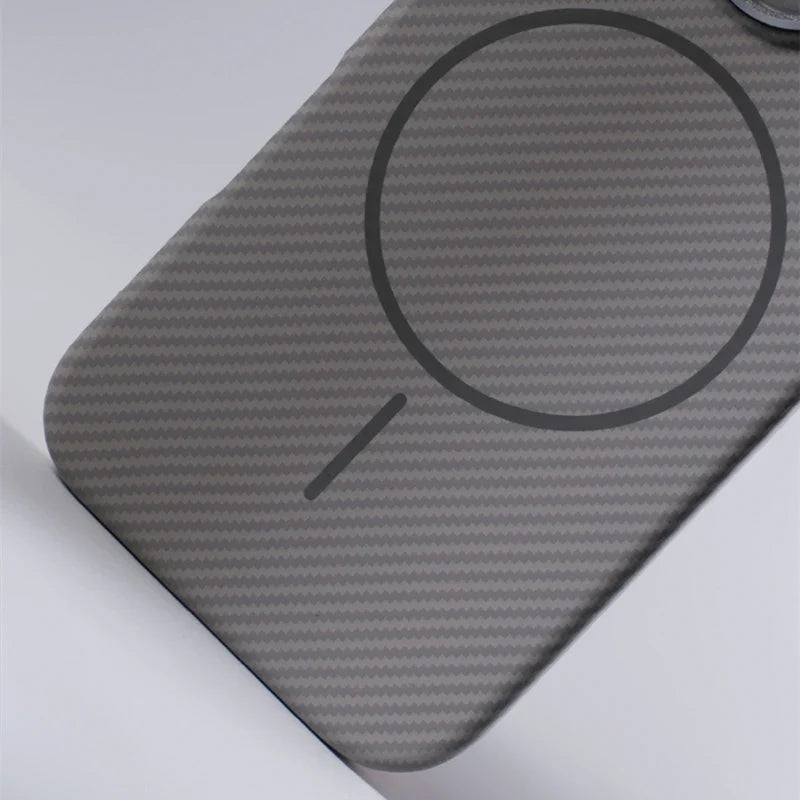 Capinha iPhone Fibra de Carbono Texturizada com Carregamento MagSafe