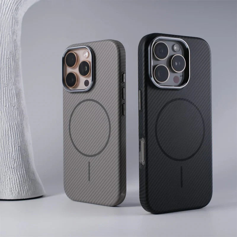 Capinha iPhone Fibra de Carbono Texturizada com Carregamento MagSafe