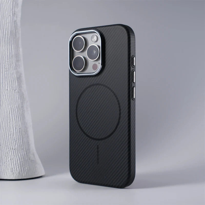Capinha iPhone Fibra de Carbono Texturizada com Carregamento MagSafe
