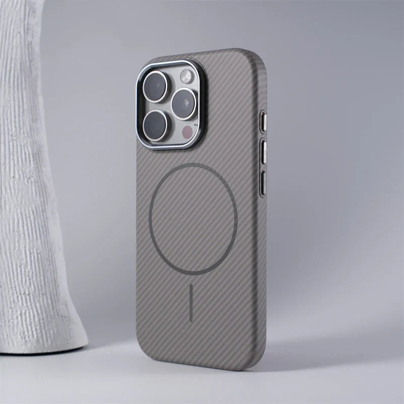 Capinha iPhone Fibra de Carbono Texturizada com Carregamento MagSafe