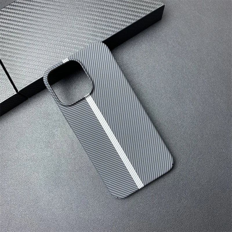 Capinha Minimalista para iPhone em Fibra de Carbono - Estilo e Proteção