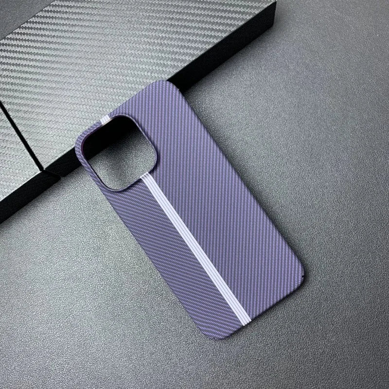 Capinha Minimalista para iPhone em Fibra de Carbono - Estilo e Proteção