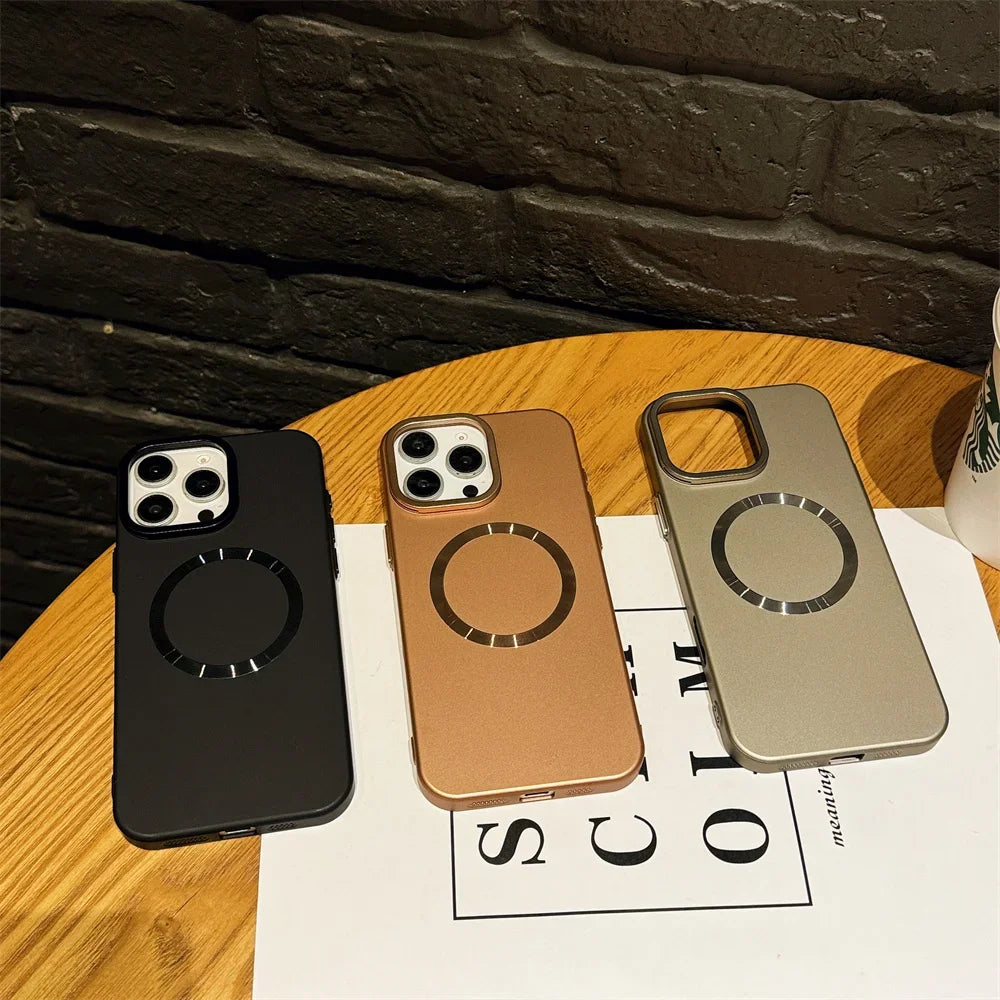 Capinha Minimalista para iPhone Nano com Acabamento Fosco e Suporte para Carregamento MagSafe