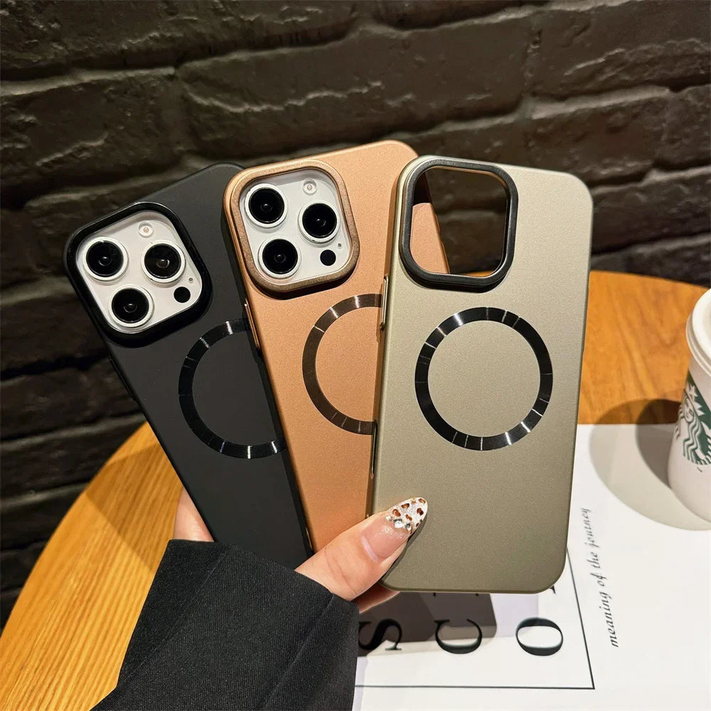 Capinha Minimalista para iPhone Nano com Acabamento Fosco e Suporte para Carregamento MagSafe