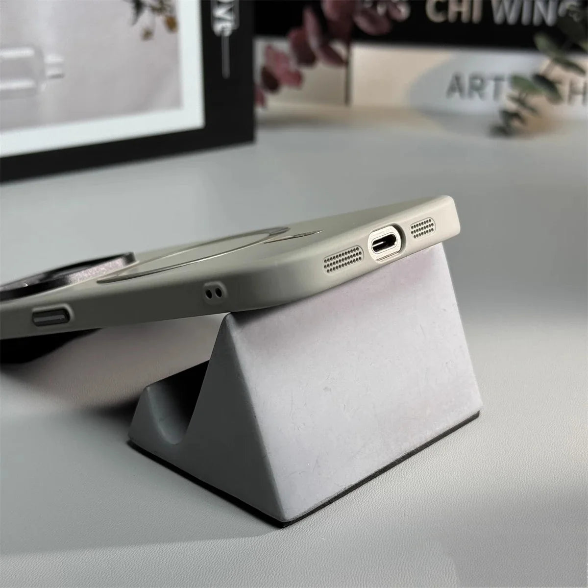 Capinha Minimalista para iPhone Nano Plus com Carregamento MagSafe