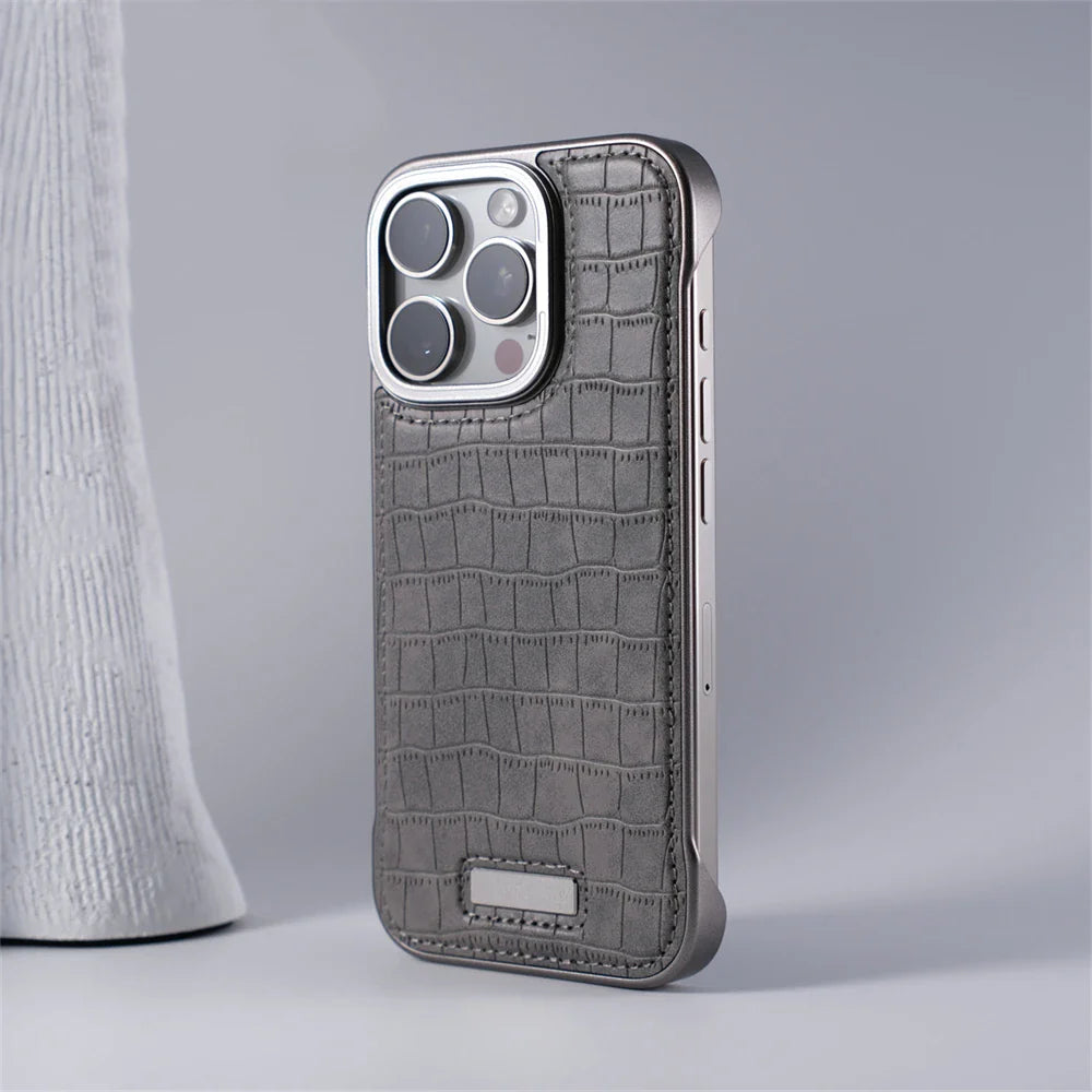 Capinha para iPhone em Couro com Acabamento em Metal Reforçado