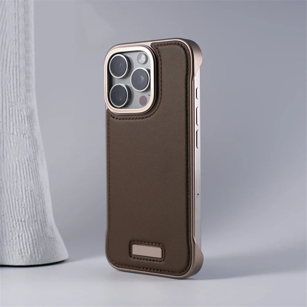 Capinha para iPhone em Couro com Acabamento em Metal Reforçado