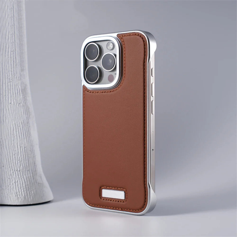 Capinha para iPhone em Couro com Acabamento em Metal Reforçado