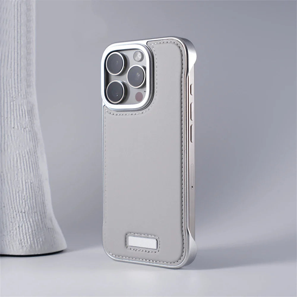 Capinha para iPhone em Couro com Acabamento em Metal Reforçado