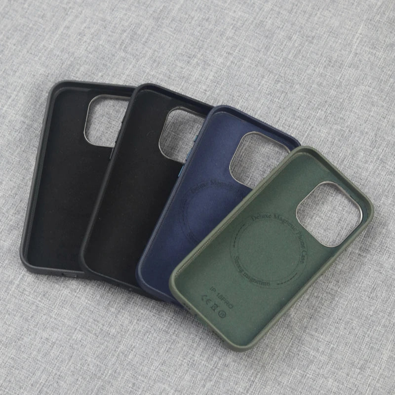 Capinha para iPhone em Couro com Alto Relevo e Compatível com Carregamento MagSafe