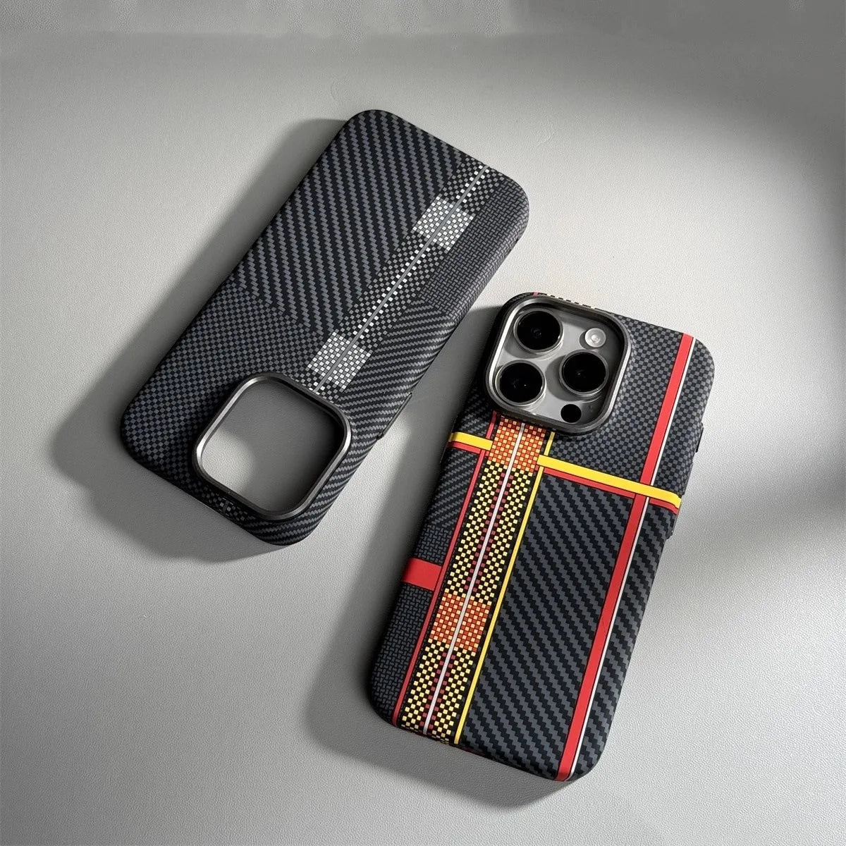 Capinha para iPhone em Fibra de Carbono com Carregamento MagSafe