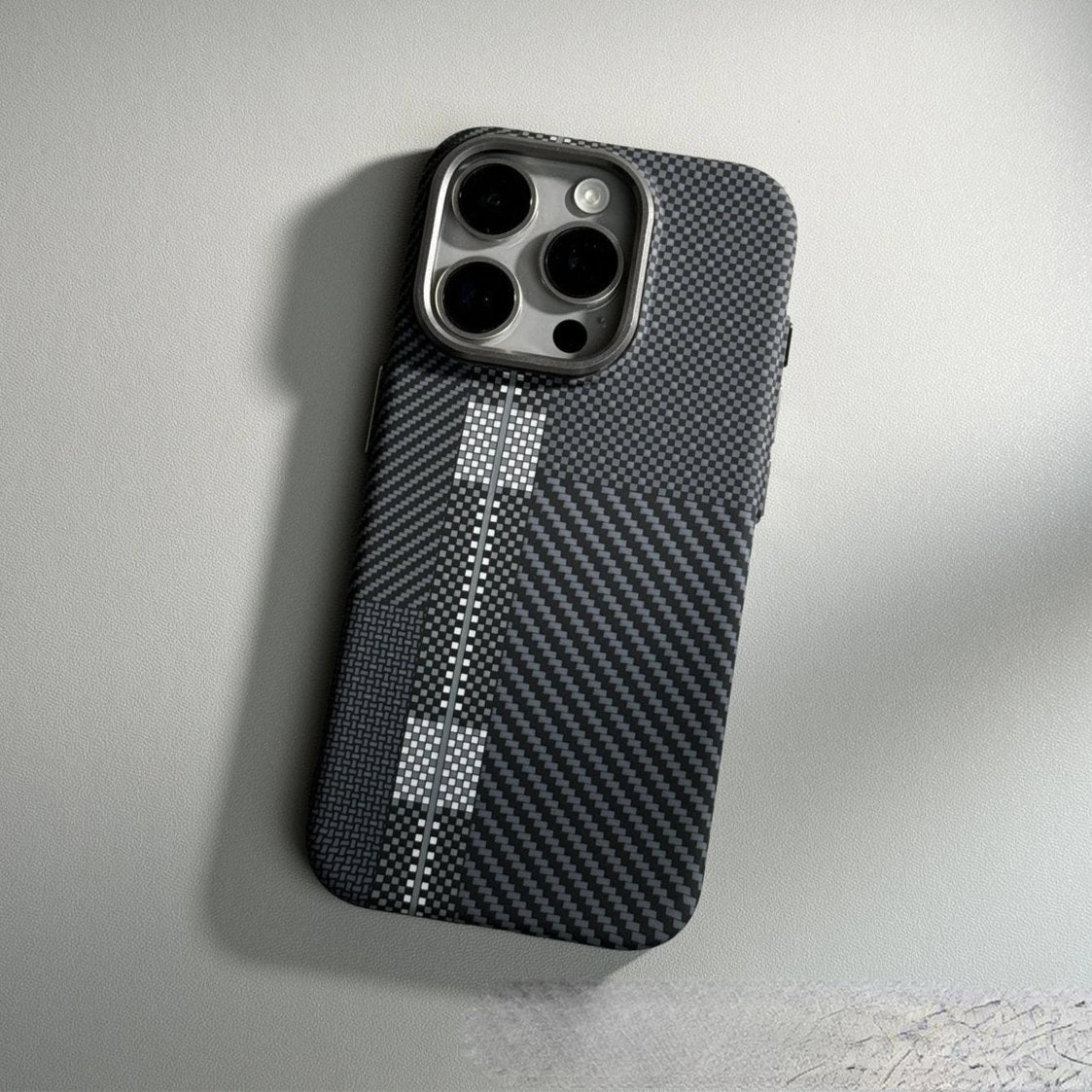 Capinha para iPhone em Fibra de Carbono com Carregamento MagSafe