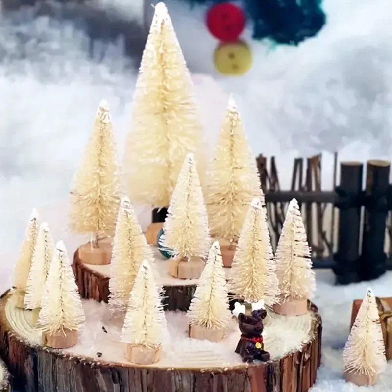 Conjunto de Mini Árvores de Natal em Pinheiro para Decoração Festiva