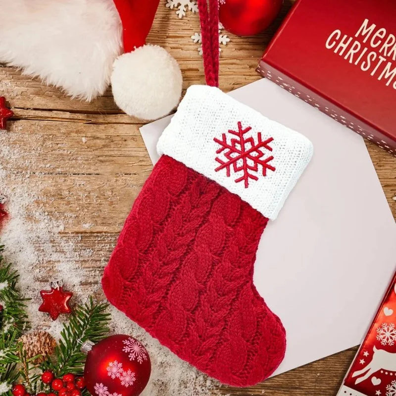Enfeite de Meias de Natal com Letras do Alfabeto - Decoração Festiva Personalizada