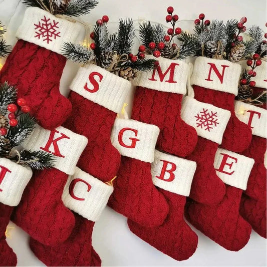 Enfeite de Meias de Natal com Letras do Alfabeto - Decoração Festiva Personalizada