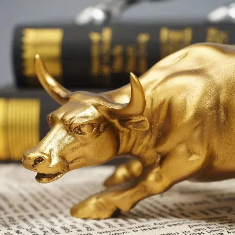 Estátua Decorativa Touro de Wall Street Dourado em Resina - Acessório de Decoração