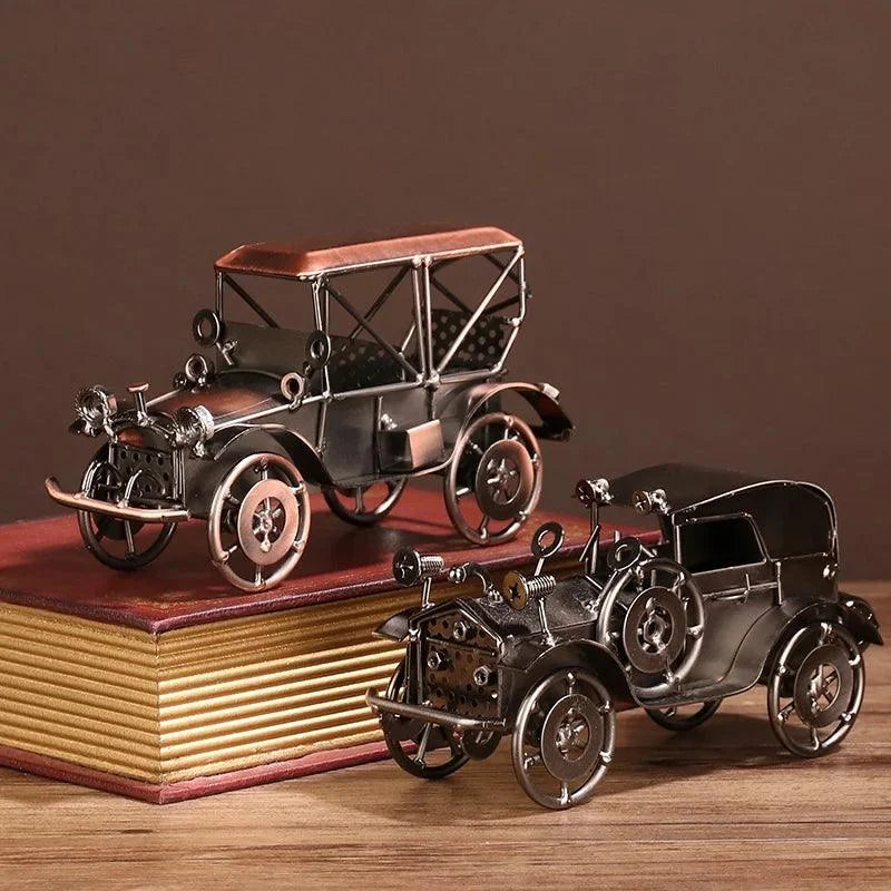 Miniatura de Carro Antigo em Metal para Decoração Retrô
