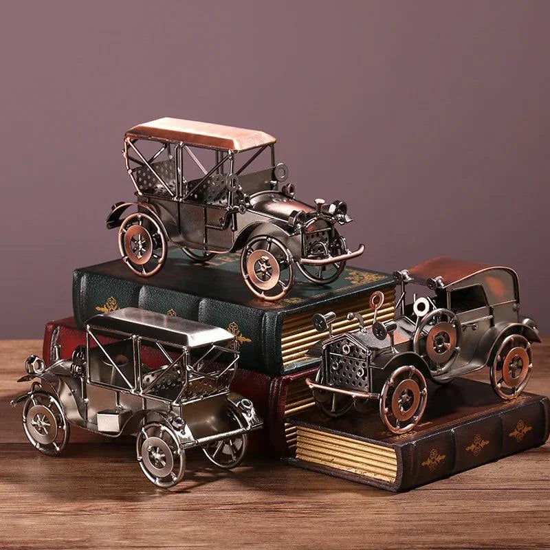 Miniatura de Carro Antigo em Metal para Decoração Retrô