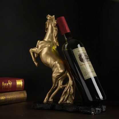 Suporte para Vinho em Resina Dourada - Cavalo de Guerra
