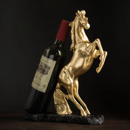 Suporte para Vinho em Resina Dourada - Cavalo de Guerra