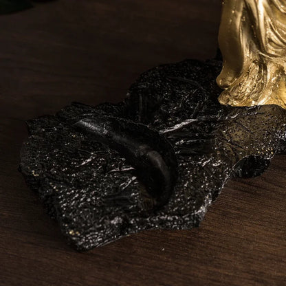 Suporte para Vinho em Resina Dourada - Cavalo de Guerra